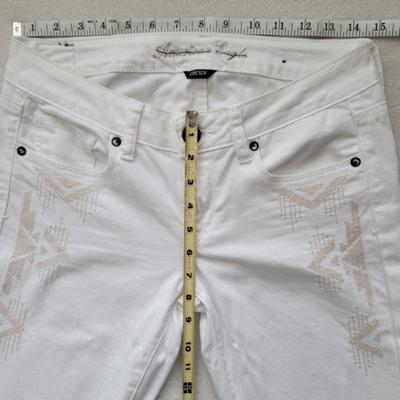 AEO | 4-SHORT White Skinny Jeans w/ Cream Embroidered Pattern EUC - Picture 2 of 14